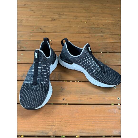 Nike React Phantom Run Flyknit2 - Women's Size 9 - Oreo Black White CJ0820-002 - Picture 10 of 10